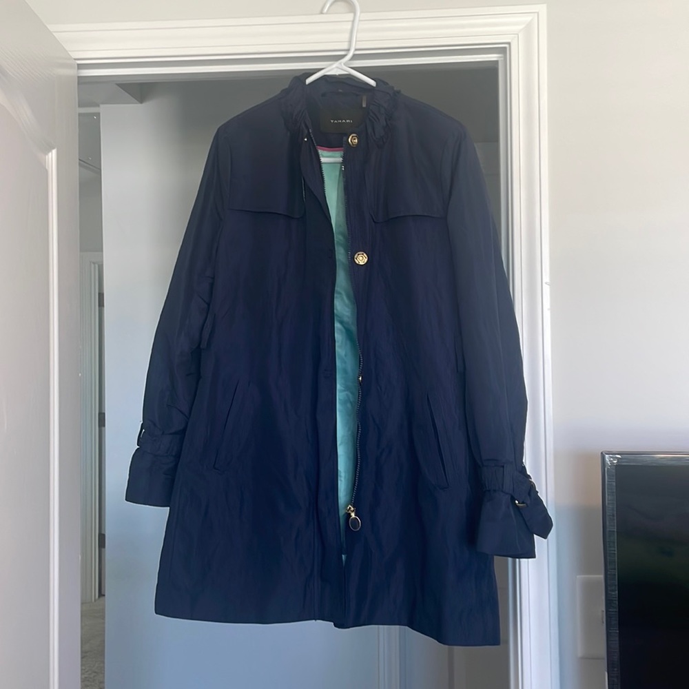 EUC Size Large Tahari Trench coat